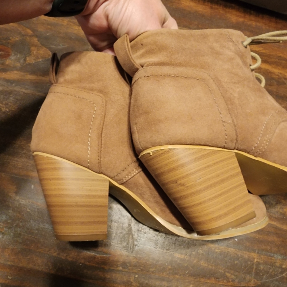 Rue 21 Tan Suede Ankle Booties size 8 1/2 - Picture 8 of 9